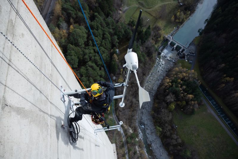 Datei:Windkraft Europabrücke.jpg