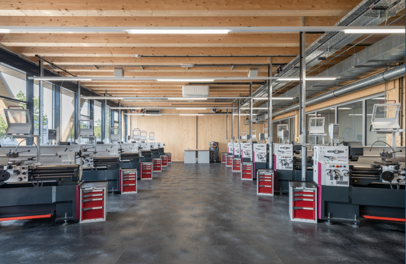 Datei:Lehrwerkstätte 2.0.jpg